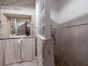 Koupelna v ubytování Apartment Belles Pierres by Interhome