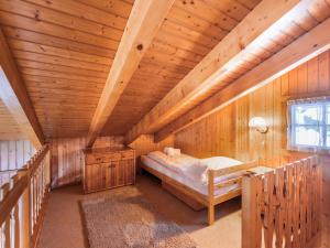 Ένα ή περισσότερα κρεβάτια σε δωμάτιο στο Chalet Eloise by Interhome