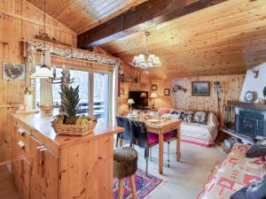 Et opholdsområde på Apartment Chaedoz 65 by Interhome