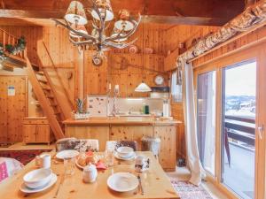 Køkken eller tekøkken på Apartment Chaedoz 65 by Interhome + 24 billeder