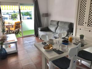 Fotografie z fotogalerie ubytování Superbe appartement en résidence avec piscine. v destinaci Roses