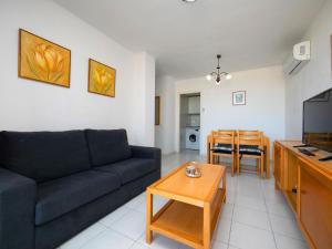 TV/trung tâm giải trí tại Apartment Apolo VII-6 by Interhome