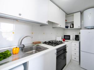 Nhà bếp/bếp nhỏ tại Apartment Apolo VII-6 by Interhome