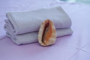 a seashell sitting on top of a pile of towels at Apartmani Gabriella in Vodice +37 photos
