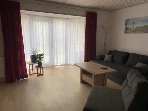 a living room with a couch and a table at Ferienwohnung Möwennest in Elmenhorst