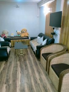 TV a/nebo společenská místnost v ubytování Ajit Homestay, Darjeeling