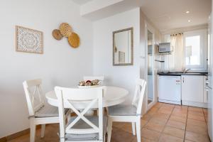 Kuchyň nebo kuchyňský kout v ubytování Vivienda liv El Puerto I 3-11