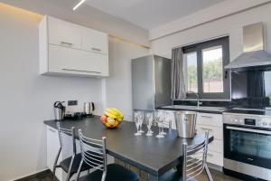 A kitchen or kitchenette at Serenity Suites Sea View Houses