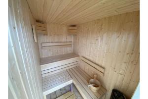 巴特Hausboot Fjord Vela mit Biosauna in Barth的相册照片