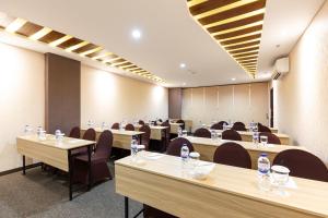 Zona business o sala conferenze di Great Diponegoro Hotel Surabaya
