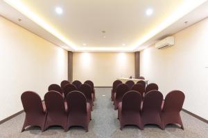 Area soggiorno di Great Diponegoro Hotel Surabaya