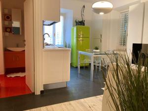a kitchen and dining room with a green refrigerator at Casa Iosi a Sirolo in Sirolo