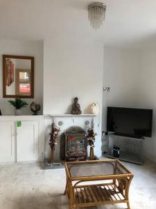 a living room with a tv and a coffee table at Two Bedroom End Terrace House near Birchington High Street in Birchington