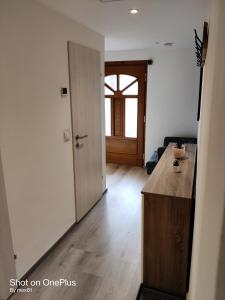 Fotografie z fotogalerie ubytování Ferienwohnung Grete, an der Weinstraße v destinaci Ehrenhausen