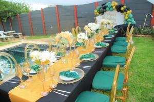 Bazén v ubytování Zabalaza Guesthouse nebo v jeho okolí