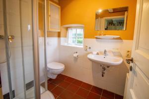 Koupelna v ubytování Ferienhaus Utkiek