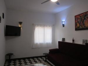 a living room with a couch and a window at KEUR DIAM - Maison de la Paix in Saly Portudal