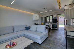 A kitchen or kitchenette at Serenity Suites Sea View Houses