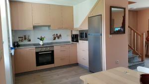 A kitchen or kitchenette at Leutoño