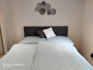 Postel nebo postele na pokoji v ubytování Ferienwohnung Grete, an der Weinstraße