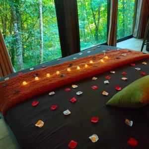 Postel nebo postele na pokoji v ubytování La Cabane Enchanteresse + 20 fotografií