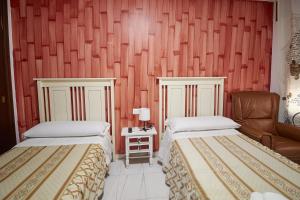 Postel nebo postele na pokoji v ubytování Hotel Virgen de los Reyes
