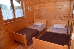 a room with two beds in a log cabin at River house - Riječna idila in Cazin