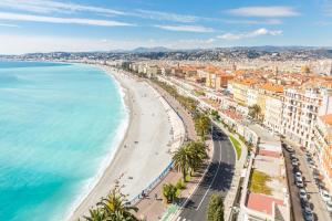a view of a beach in a coastal city at ApartHotel Riviera - Hyper Centre Ville - Studio Supérieur AC avec balcon et aperçu mer - BALCON MASSENET 1 in Nice