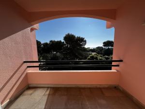 Balcon ou terrasse dans l'établissement Gracious apartment in condo with pool, Cascais