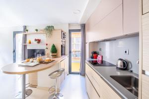 a kitchen with a table and a counter top at CARTAGENAFLATS, Apartamentos Calle Mayor II, PREMIUM FLATS CITY CENTER in Cartagena
