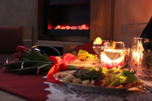 Jedlo v ubytovaní bed & breakfast alebo blízkom okolí + 37 fotografií