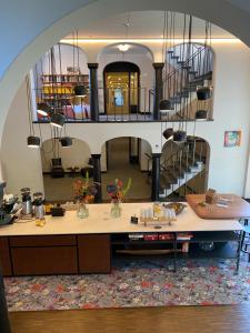 a room with a staircase and a table with flowers at Hotel Kapellerput Heeze-Eindhoven in Heeze +39 photos