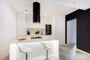 Kuchyňa alebo kuchynka v ubytovaní Apartament Heaven-2 poziomowy elegancki z wanna w pokoju