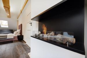 Posteľ alebo postele v izbe v ubytovaní Apartament Heaven-2 poziomowy elegancki z wanna w pokoju