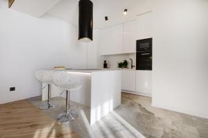 Kuchyňa alebo kuchynka v ubytovaní Apartament Heaven-2 poziomowy elegancki z wanna w pokoju