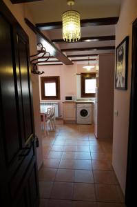 Una cocina o zona de cocina en Apartamentos Cine Capicol