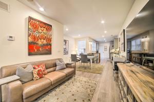 Χώρος καθιστικού στο Pittsburgh Home Walkable Location!