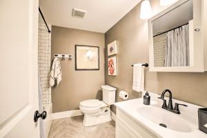 Ένα μπάνιο στο Pittsburgh Home Walkable Location! +17 φωτογραφίες
