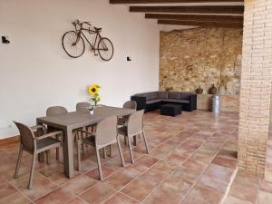 A seating area at El Callejón