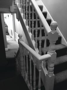ニューキーにあるBreakersの白い手すり付きの階段