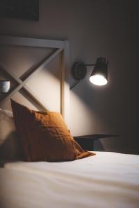 Postel nebo postele na pokoji v ubytování Åtellet Hotell