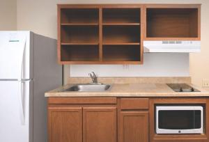 a kitchen with a sink and a microwave at WoodSpring Suites Lebanon in Mount Juliet +7 photos