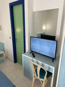 TV a/nebo společenská místnost v ubytování Albergo Désirée