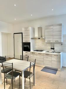 a kitchen with a table and chairs in a room at Alloggio Nina 2 in Biella