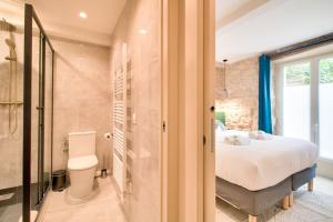 Vannas istaba naktsmītnē Splendide appartement coeur de Montmartre
