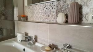 A bathroom at Villa Lilium