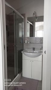 A bathroom at Villa Lilium