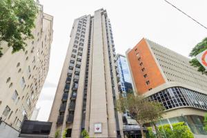 a tall building in the middle of a city at 360 Cerqueira César in Sao Paulo
