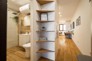 Ένα μπάνιο στο Luxury Studio Living High-End Amenities and Great Location by Flat Mаnager