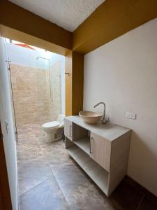 Casa de verano tesisinde bir banyo